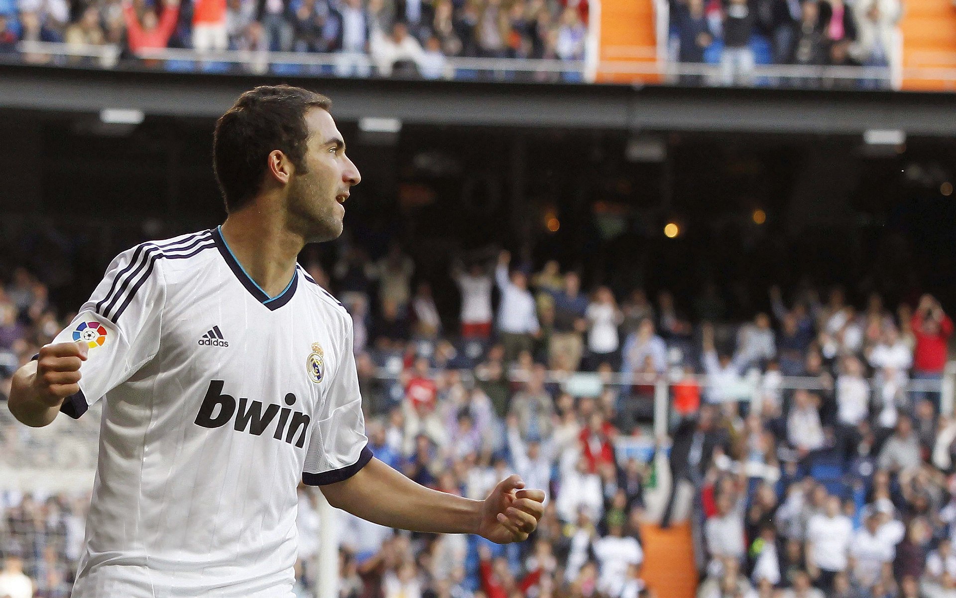 史上“最牛”篮下封盖：斯托亚科维奇在对阵勇士时完美封堵对手关键投篮！